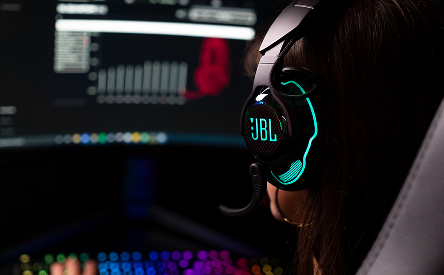 JBL Quantum 910 Wireless Wees je tegenspelers te vlug af met JBL QuantumSPATIAL 360™ op jouw console - Image